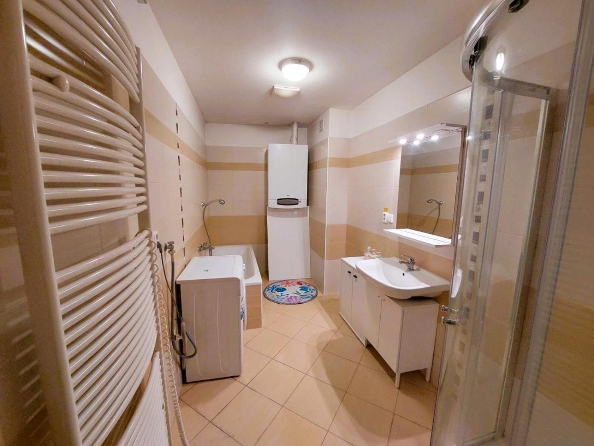 Prostorny Byt V Centru 3 Kk 80 M2 Hradec Kralove Exterior foto