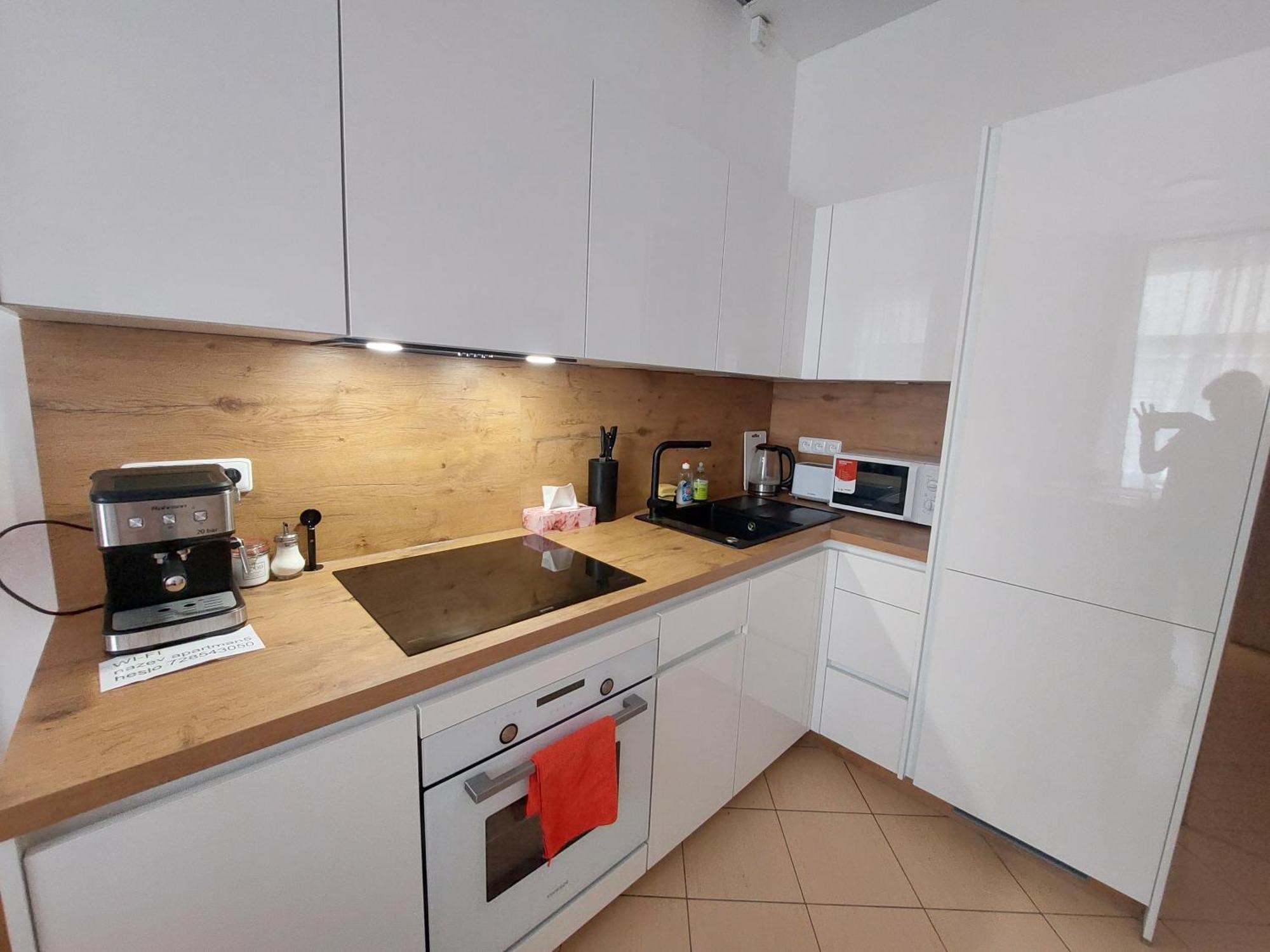 Prostorny Byt V Centru 3 Kk 80 M2 Hradec Kralove Exterior foto