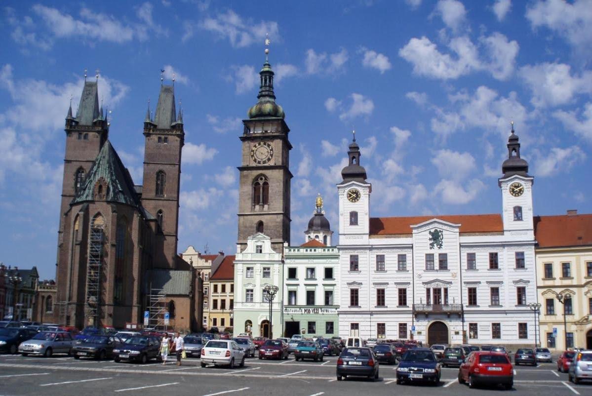 Prostorny Byt V Centru 3 Kk 80 M2 Hradec Kralove Exterior foto