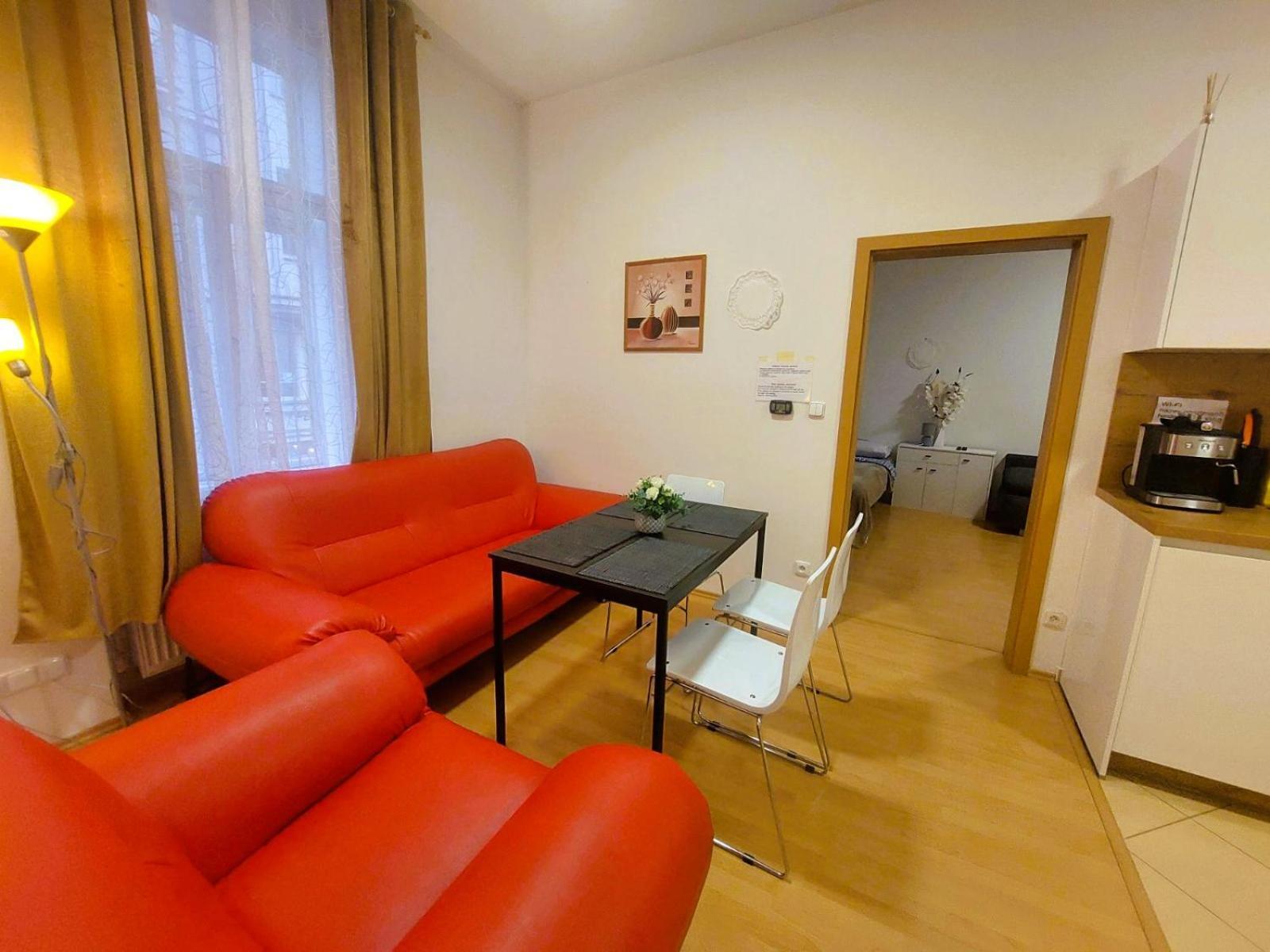Prostorny Byt V Centru 3 Kk 80 M2 Hradec Kralove Exterior foto